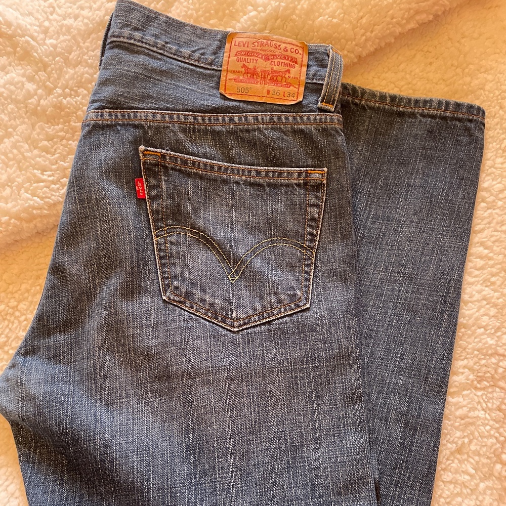 Men’s Levi’s 36w 34l. Red tab